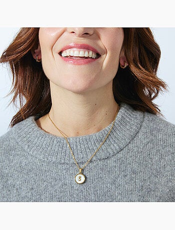 Collier en nacre blanche fini en or jaune 18K - lettre S de l’alphabet