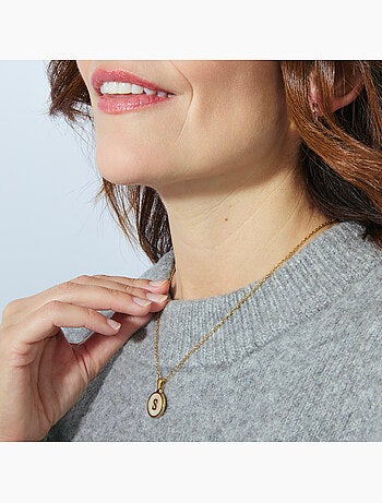 Collier en nacre blanche fini en or jaune 18K - lettre S de l’alphabet