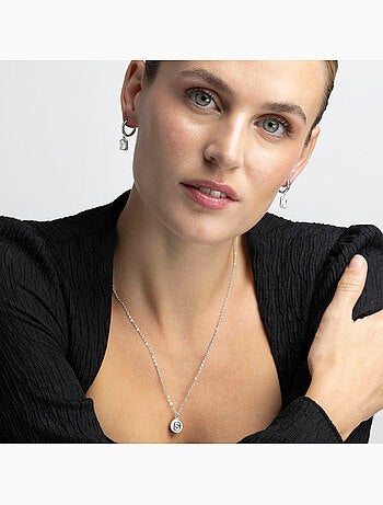Collier en zircone brillant avec finition rhodium - lettre S de l’alphabet