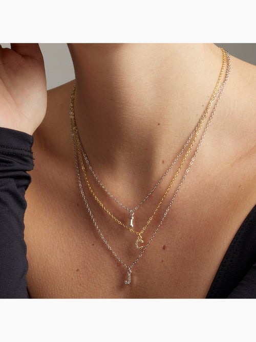 Collier Luxenter avec zircone brillante, finition or 18 carats - Alphabet - Kiabi Collier Luxenter avec zircone brillante, finition or 18 carats - Alphabet - Kiabi