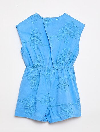 Combinaison short avec grandes fleurs brodées