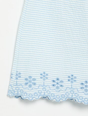 Combinaison short rayée en seersucker avec smock et broderies