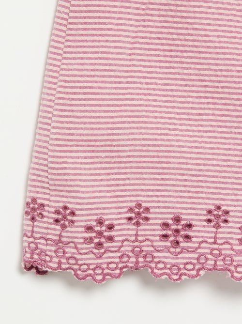 Combinaison short rayée en seersucker avec smock et broderies - Kiabi