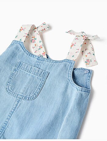 Combishort en jean avec bretelles à motif floral