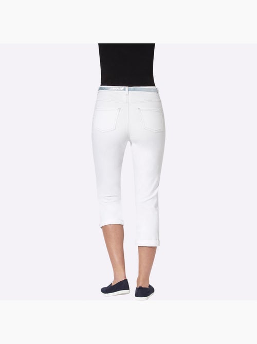 Corsaire en jean avec ceinture et poches arrondies - Taille standard - Moda Vilona - Kiabi