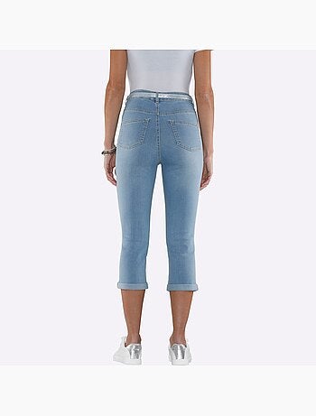 Corsaire en jean avec ceinture brillante et poches pratiques - taille standard - moda vilona