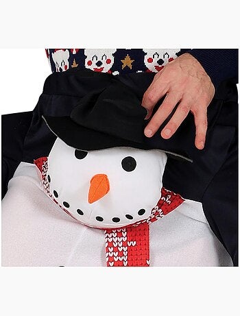 Costume de bonhomme de neige chevauchant un bonhomme de neige