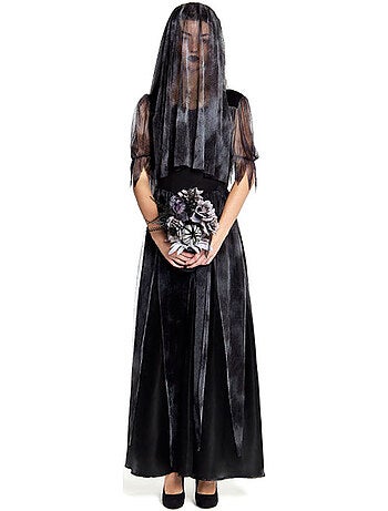 Costume de mariée gothique avec voile