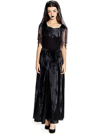 Costume de mariée gothique avec voile