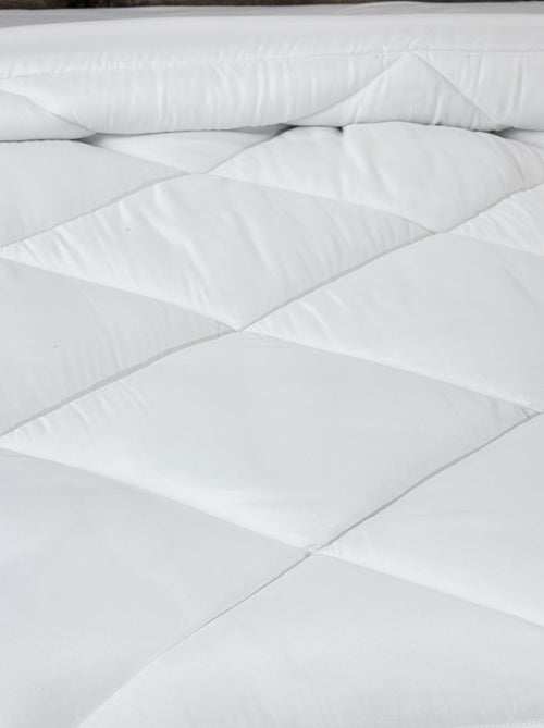 Couette blanche tempérée Anti-Acariens toutes saisons - Kiabi
