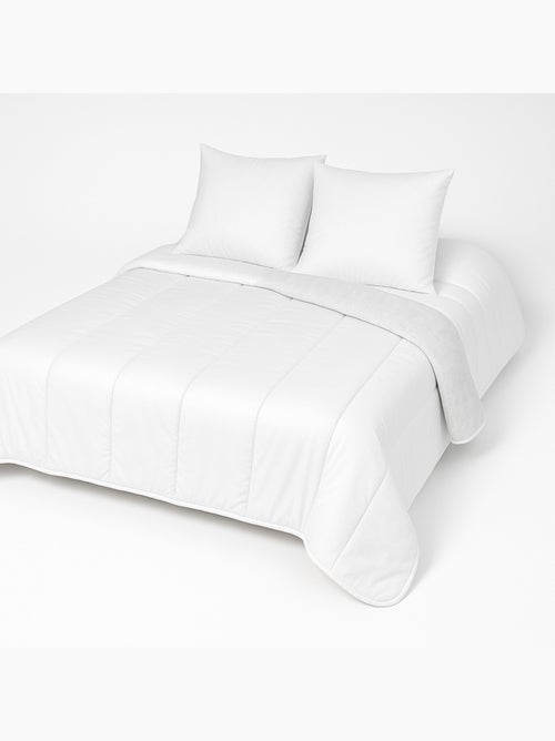 Couette Eco Microfibre / Non tissé - 2 personnes 220 x 240 - Kiabi Couette Eco Microfibre / Non tissé - 2 personnes 220 x 240 - Kiabi