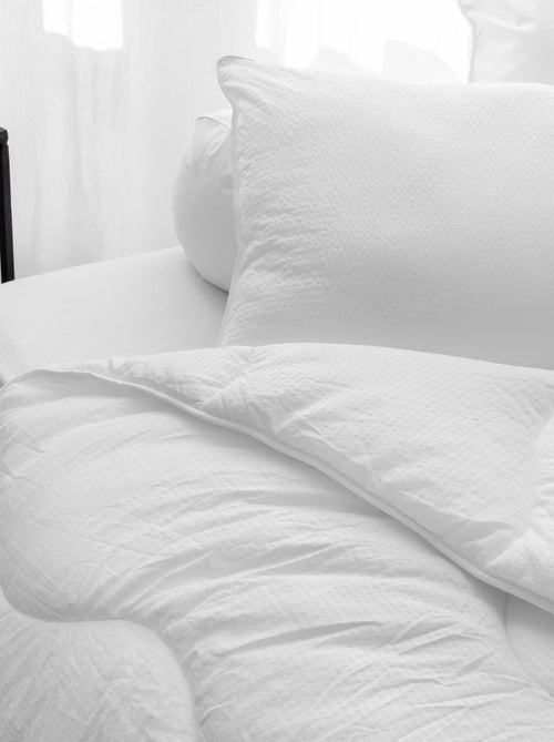 Couette hiver avec microduvet aspect gaufré 450 gr - Kiabi Couette hiver avec microduvet aspect gaufré 450 gr - Kiabi