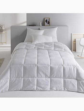 Couette légère au toucher doux
