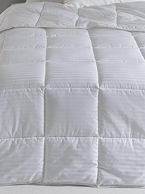 Couette légère au toucher doux - Kiabi