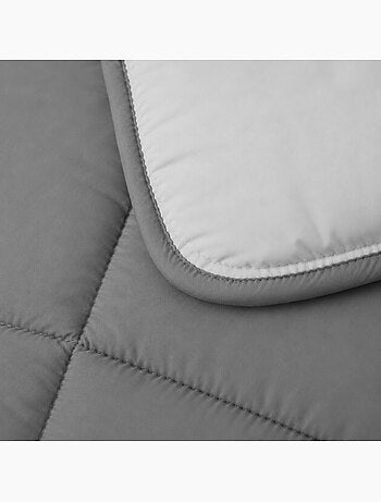 Couette légère réversible bicolore en microfibre 200 gr/m²