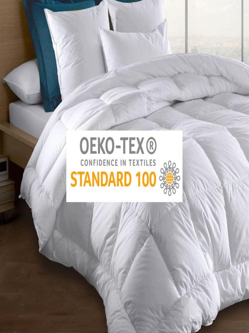 Couette microfibre 220x240 - Blanche - 550 grs/m2 - Kiabi Couette microfibre 220x240 - Blanche - 550 grs/m2 - Kiabi
