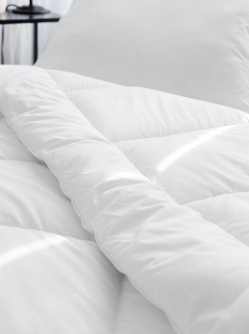 Couette polyester CASTOR fibre creuse siliconée Léger (été) 200 g/m2 - Kiabi