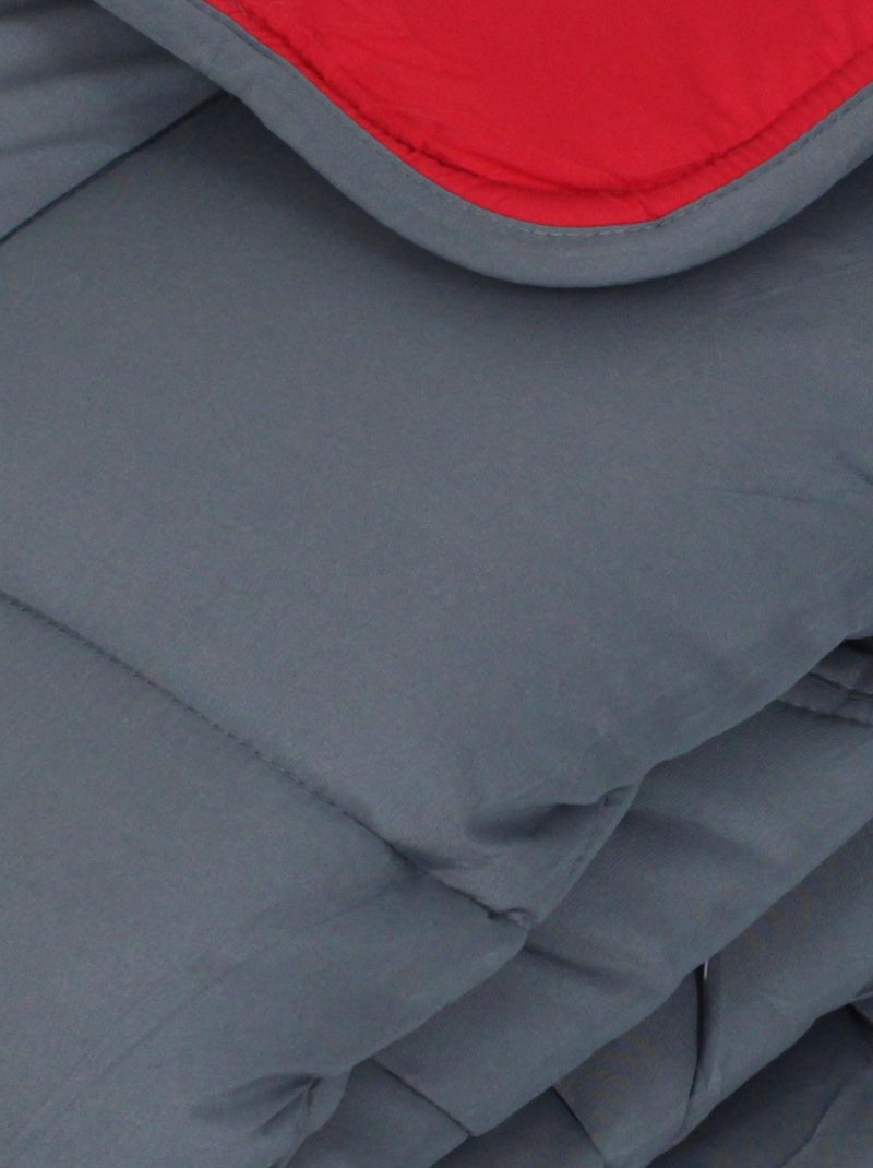 Couette polyester COCOON BICOLORE fibre creuse siliconée Chaud (hiver) Gris Rouge - Kiabi