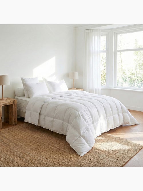 Couette Tradition LEGERE - 70% Duvet d'Oie - DODO - Kiabi Couette Tradition LEGERE - 70% Duvet d'Oie - DODO - Kiabi