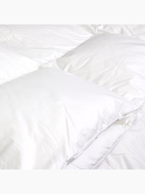 Couette VELAY LUXE garnissage duvet d'oie Léger (été) 200 g/m2 - Kiabi Couette VELAY LUXE garnissage duvet d'oie Léger (été) 200 g/m2 - Kiabi