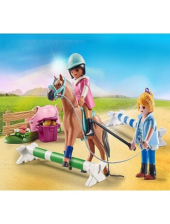Country Cavalière et cheval avec monitrice