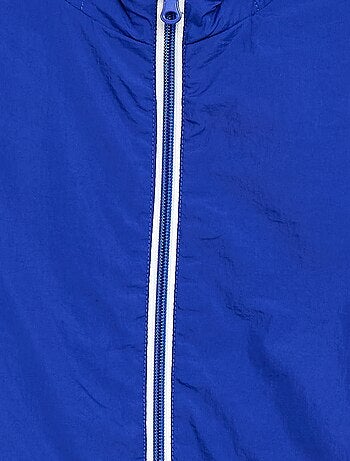 Coupe-vent uni qui se range dans sa capuche