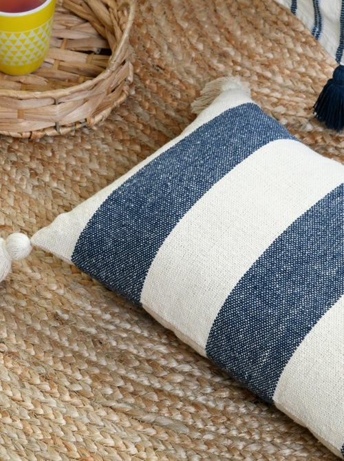 Coussin à bandes bleues à pompons - Kiabi