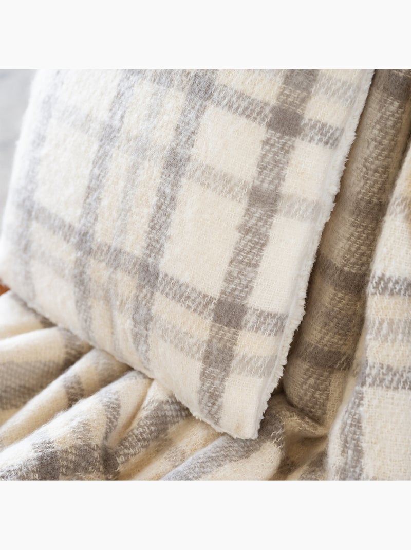 Coussin à carreaux  - Effet mohair avec dos sherpa Ecru - Kiabi