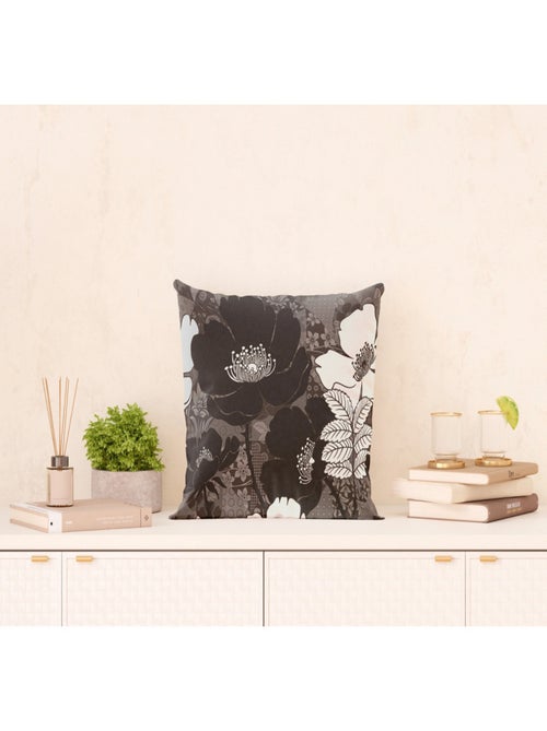 Coussin a motif a fleurs blanche et noir - 45 cm x 45 cm - Kiabi Coussin a motif a fleurs blanche et noir - 45 cm x 45 cm - Kiabi