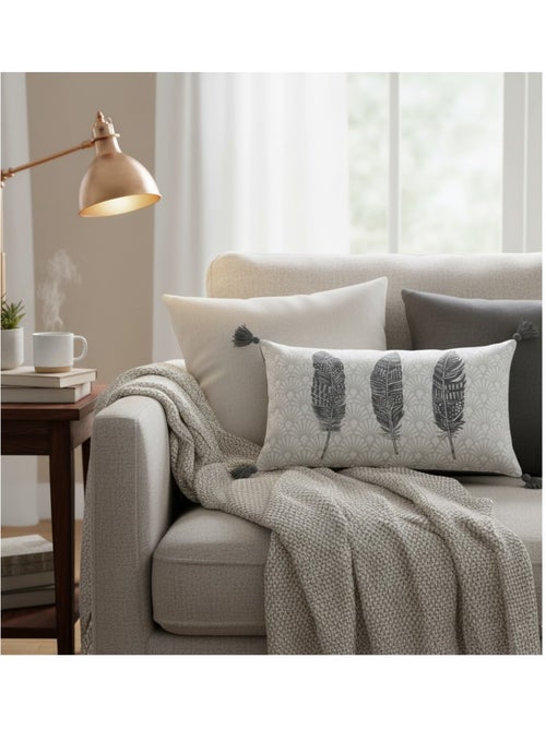 Coussin a pompons Eternity - Kiabi