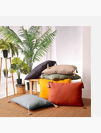 Coussin avec pompons en jute