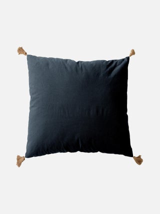 Coussin avec pompons en jute