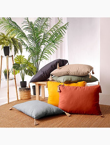 Coussin avec pompons en jute