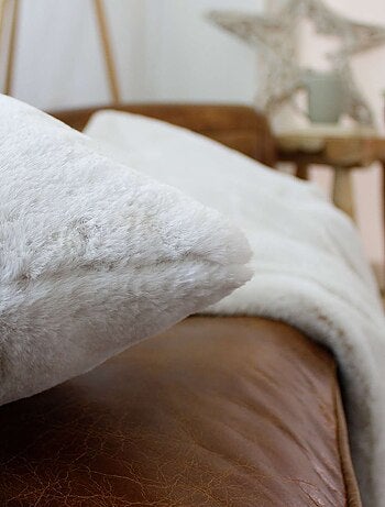 Coussin AZURA imitiation fourrure