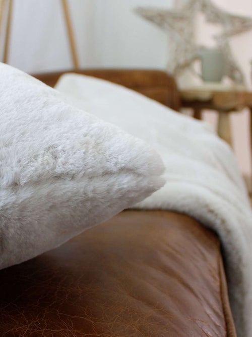 Coussin AZURA imitiation fourrure - Kiabi