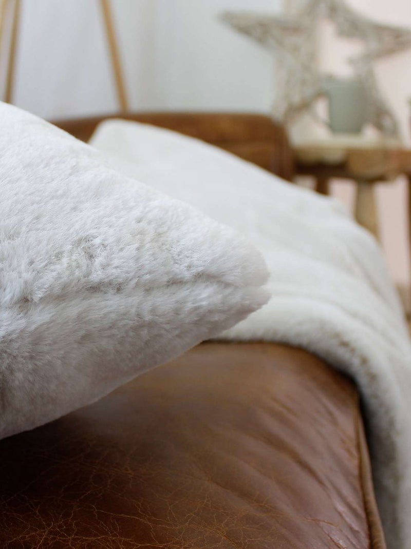 Coussin AZURA imitiation fourrure Blanc - Kiabi