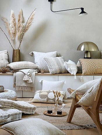 Coussin beige rectangulaire avec relief