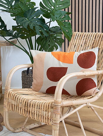 Coussin brodé motif abstrait