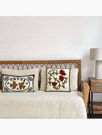 Coussin brodé motif coquelicot