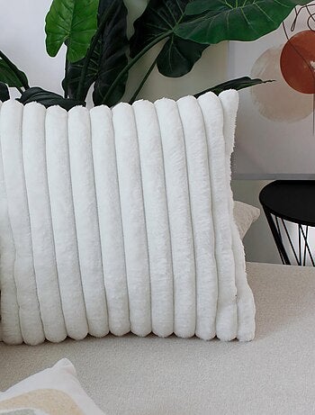 Coussin côtelé effet fourrure blanc