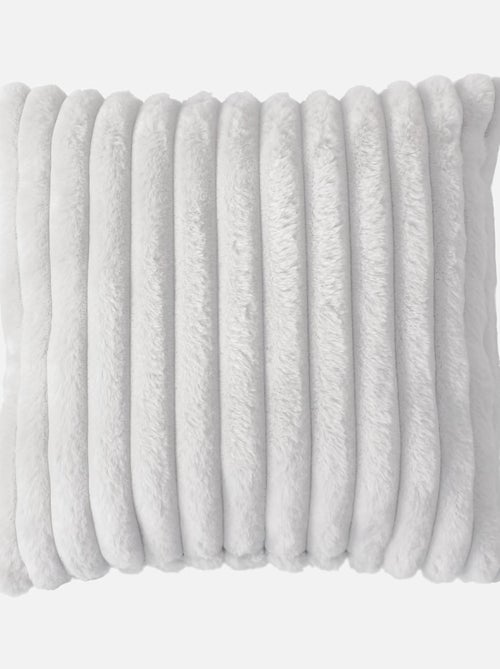 Coussin côtelé effet fourrure blanc - Kiabi