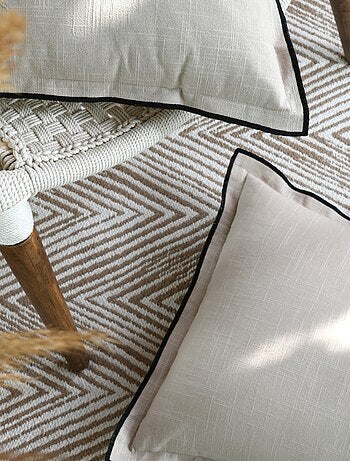 Coussin coton volant plat feston noir