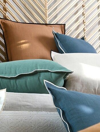 Coussin coton volant plat feston noir