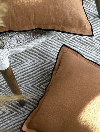 Coussin coton volant plat feston noir