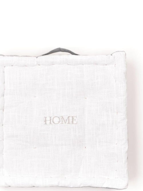 Coussin de sol avec broderies coton uni CHARME - Kiabi Coussin de sol avec broderies coton uni CHARME - Kiabi