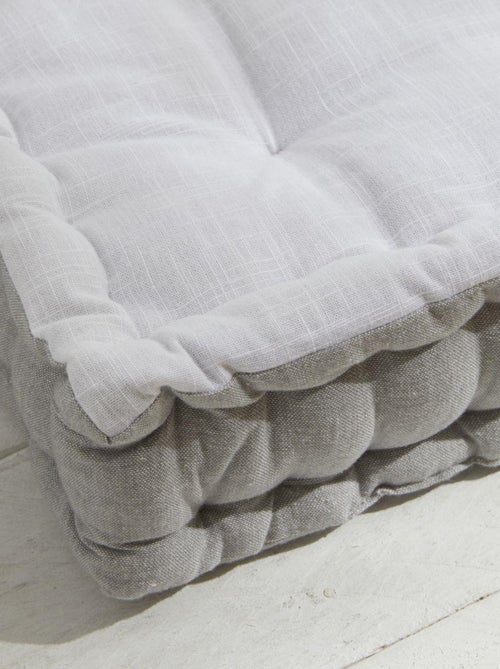Coussin de sol avec broderies coton uni CHARME - Kiabi Coussin de sol avec broderies coton uni CHARME - Kiabi