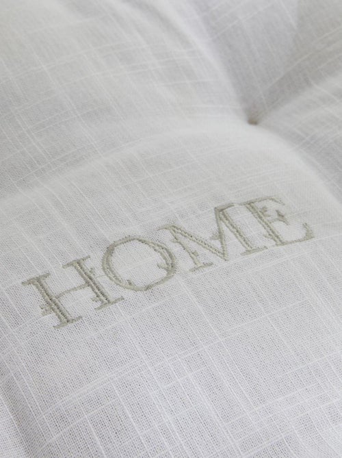 Coussin de sol avec broderies coton uni CHARME - Kiabi Coussin de sol avec broderies coton uni CHARME - Kiabi