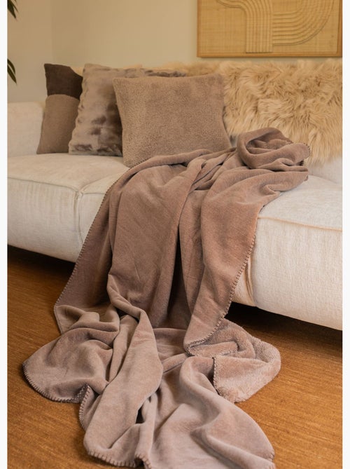 Coussin déco en coral fleece doux - AFIBEL - Kiabi Coussin déco en coral fleece doux - AFIBEL - Kiabi