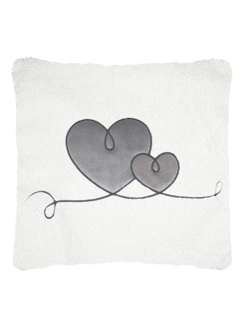 Coussin décoratif à motif cœur - Kiabi Coussin décoratif à motif cœur - Kiabi