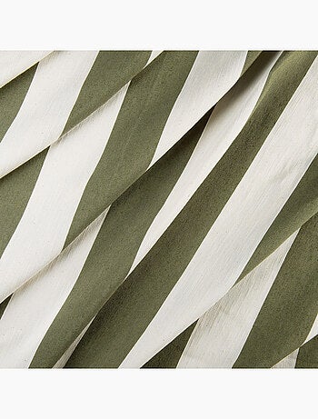 Coussin décoratif à rayures bicolores au rendu satiné